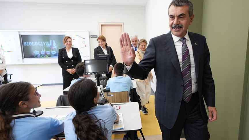 Bakan Tekin'den okul ziyareti