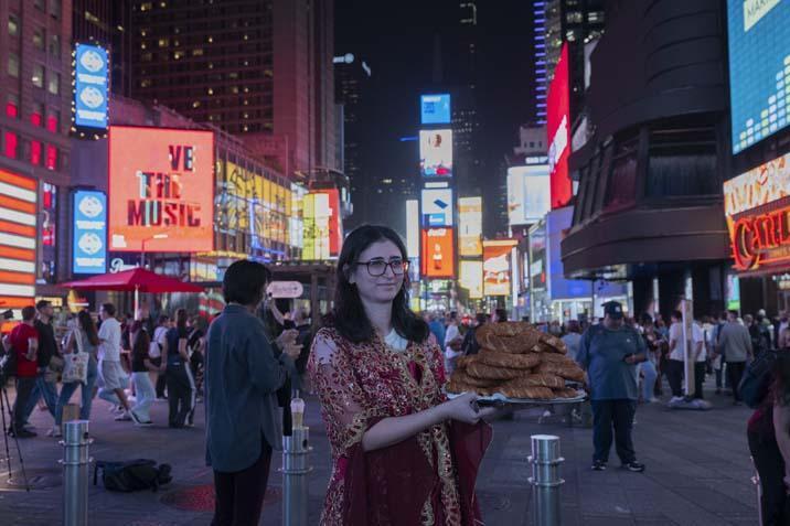 Times Meydanı’nda ‘Anadoludakiler’ rüzgarı: Türk çayı ve simidi ABD’lilerle buluştu