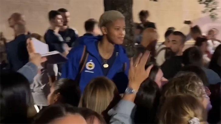 KAZANAN FİNALDE KARŞILAŞACAK KAZANAN FİNALDE KARŞILAŞACAK