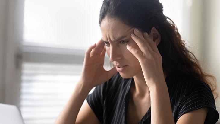 İşitme kaybı demans riskini artırıyor