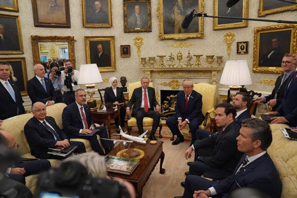 Beyaz Saraydaki Erdoğan-Trump zirvesinde dikkat çeken rozet