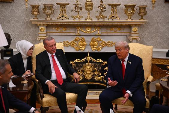 Beyaz Saraydaki Erdoğan-Trump zirvesinde dikkat çeken rozet