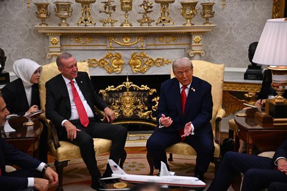 Beyaz Saraydaki Erdoğan-Trump zirvesinde dikkat çeken rozet