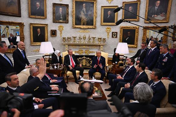 Beyaz Saraydaki Erdoğan-Trump zirvesinde dikkat çeken rozet