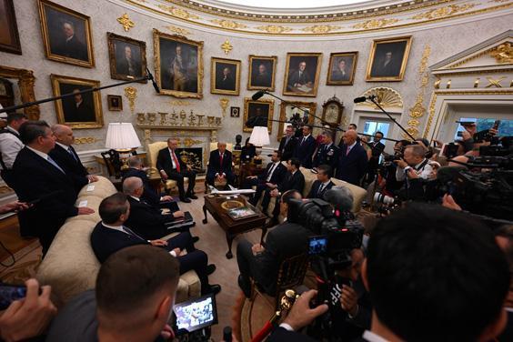 Beyaz Saraydaki Erdoğan-Trump zirvesinde dikkat çeken rozet