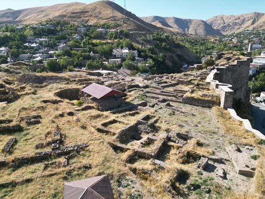İLK DEFA TUĞLA ZEMİN DÖŞEMESİNE RASTLADIK