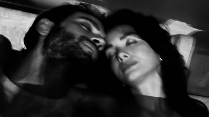 Doğum gününde aşka geldi Romantik pozları peş peşe paylaştı: Her gün yeniden sevmek Doğum gününde aşka geldi Romantik pozları peş peşe paylaştı: Her gün yeniden sevmek