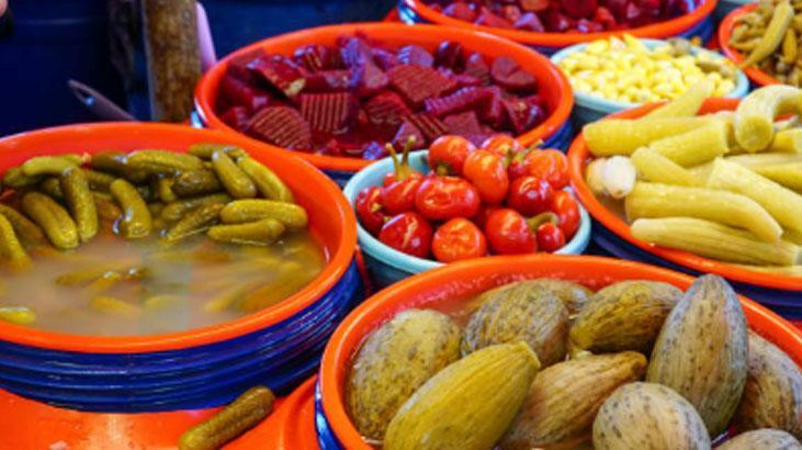 Turşu suyu bulanıksa panik yok Tadı değişmeden kurtarıyor, bir tutamla cam gibi olsun