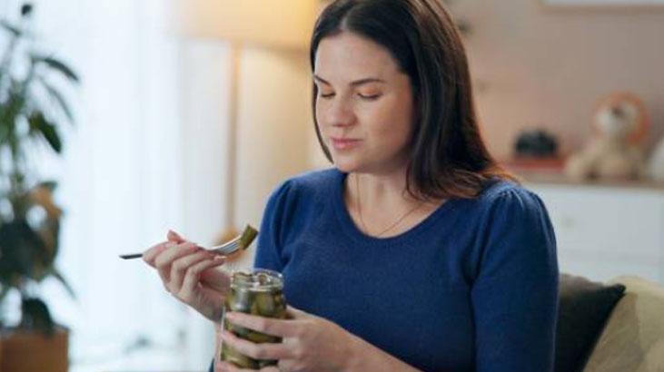 Turşu suyu bulanıksa panik yok Tadı değişmeden kurtarıyor, bir tutamla cam gibi olsun