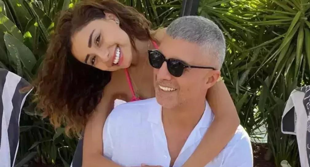 Eşi için ailesini silmişti Özcan Denizden romantik paylaşım