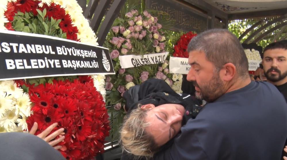 Şarkıcı Güllüye son veda... Cenazede gözyaşları sel oldu