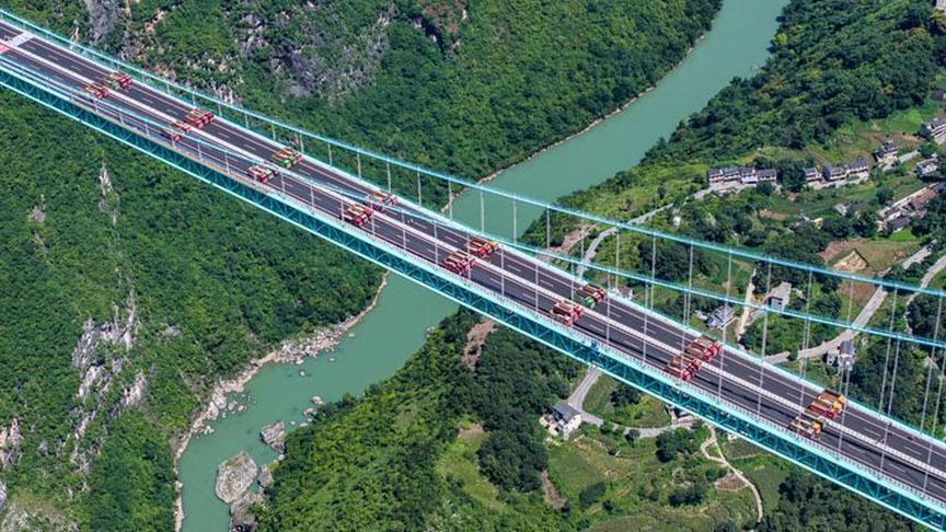 Mühendislik harikası! Dünyanın en büyük köprüsü hizmete açıldı