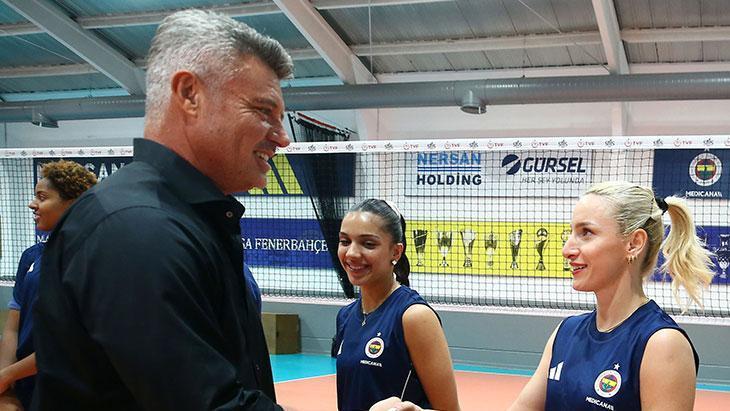 Fenerbahçe Başkanı Sadettin Sarandan voleybolcuları ziyaretinden fotoğraflar
