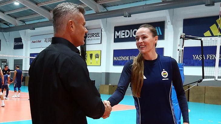 Fenerbahçe Başkanı Sadettin Sarandan voleybolcuları ziyaretinden fotoğraflar
