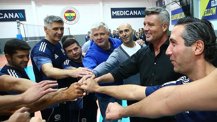 Fenerbahçe Başkanı Sadettin Sarandan voleybolcuları ziyaretinden fotoğraflar