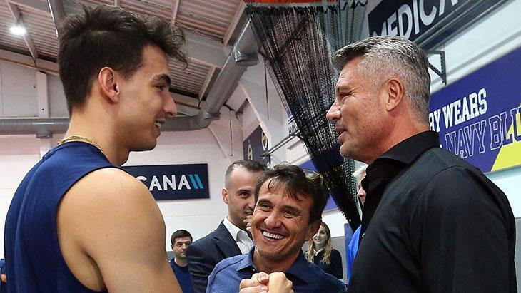 Fenerbahçe Başkanı Sadettin Sarandan voleybolcuları ziyaretinden fotoğraflar