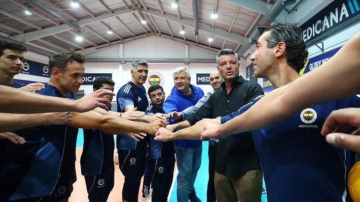 Fenerbahçe Başkanı Sadettin Sarandan voleybolcuları ziyaretinden fotoğraflar