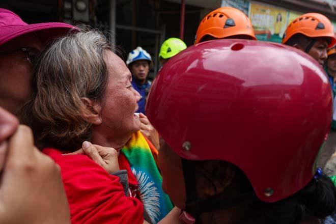 Filipinlerde 6.9 büyüklüğünde deprem Can kaybı artıyor, yanardağ patladı Filipinlerde 6.9 büyüklüğünde deprem Can kaybı artıyor, yanardağ patladı