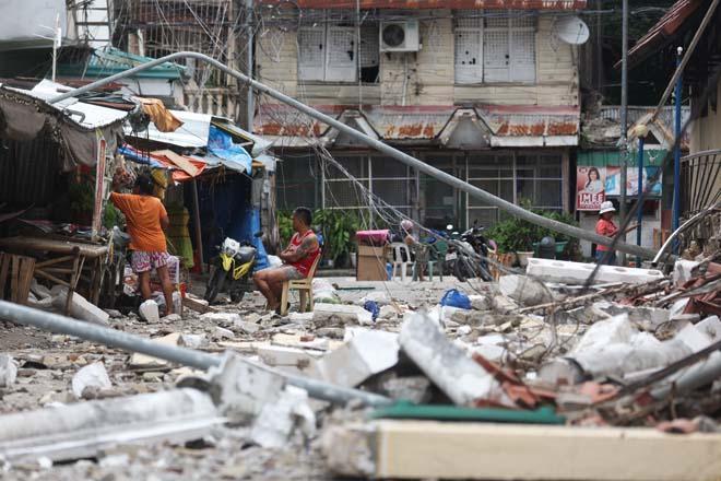 Filipinler'de 6.9 büyüklüğünde deprem! Can kaybı artıyor, yanardağ patladı