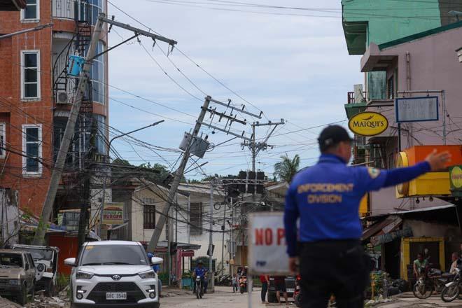 Filipinlerde 6.9 büyüklüğünde deprem Can kaybı artıyor, yanardağ patladı Filipinlerde 6.9 büyüklüğünde deprem Can kaybı artıyor, yanardağ patladı