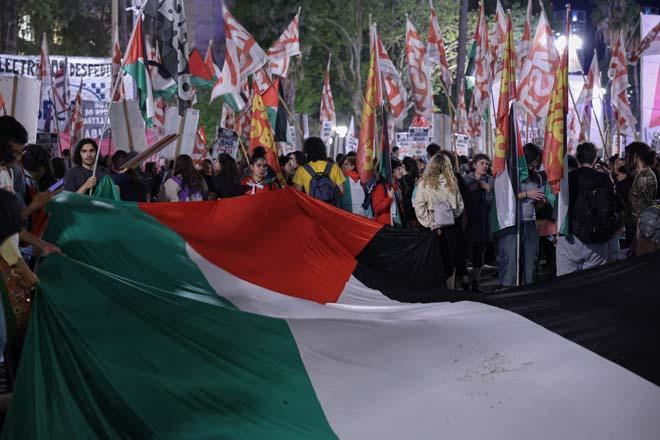 İsrail’in Sumud Filosu’na saldırısı dünyayı ayağa kaldırdı: Sokaklar doldu, grev kararı geldi
