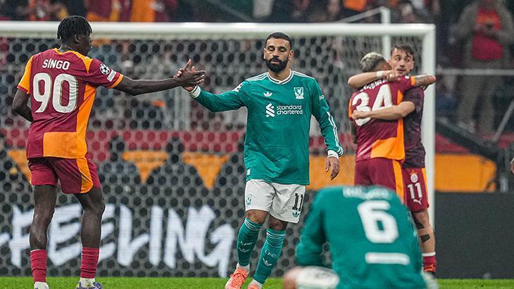 KULAKLARINI TIKAMIŞTI KULAKLARINI TIKAMIŞTI