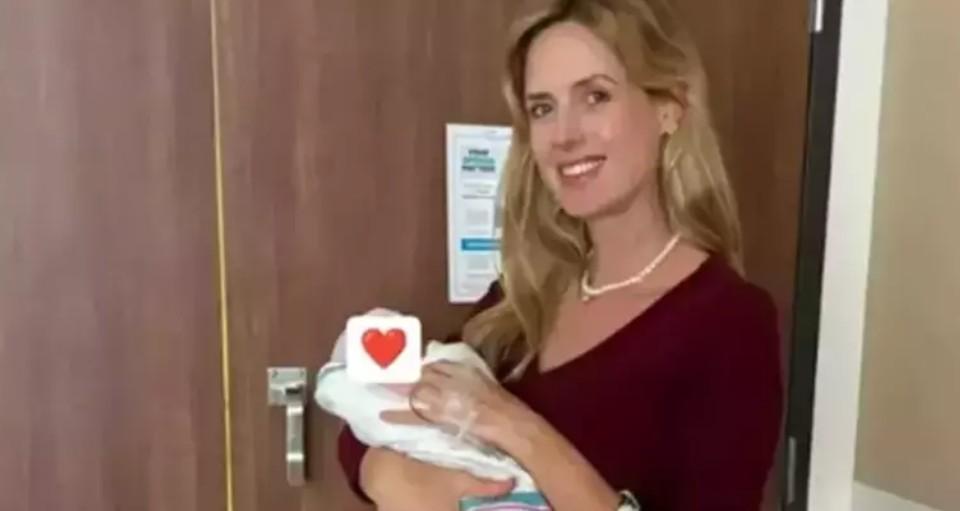 Günler önce dördüncü kez anne olmuştu Bebeği Leon Mirza ile yeni karesini paylaştı Günler önce dördüncü kez anne olmuştu Bebeği Leon Mirza ile yeni karesini paylaştı