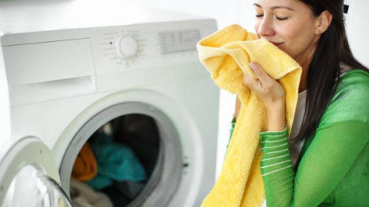Kimya mucizesi değil, buzdolabı poşeti Yapıştırıcı lekesi tek hamlede çıkıyor Kimya mucizesi değil, buzdolabı poşeti Yapıştırıcı lekesi tek hamlede çıkıyor