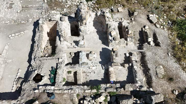 BURADA ÖNEMLİ BİR NÜFUS BARINIYORDU BURADA ÖNEMLİ BİR NÜFUS BARINIYORDU