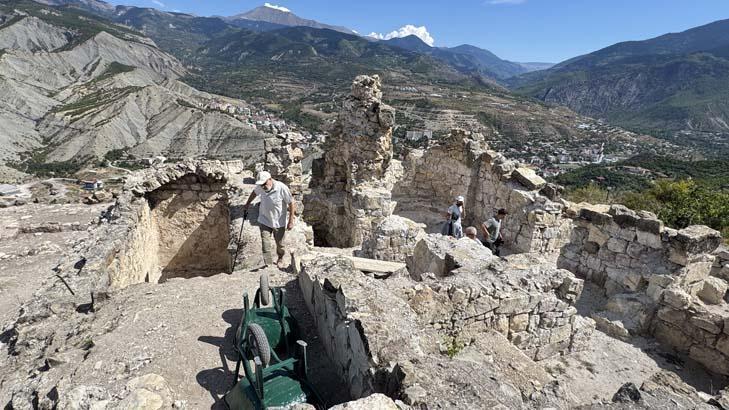 BÜYÜK AŞOTUN MEZARI BULUNDU BÜYÜK AŞOTUN MEZARI BULUNDU