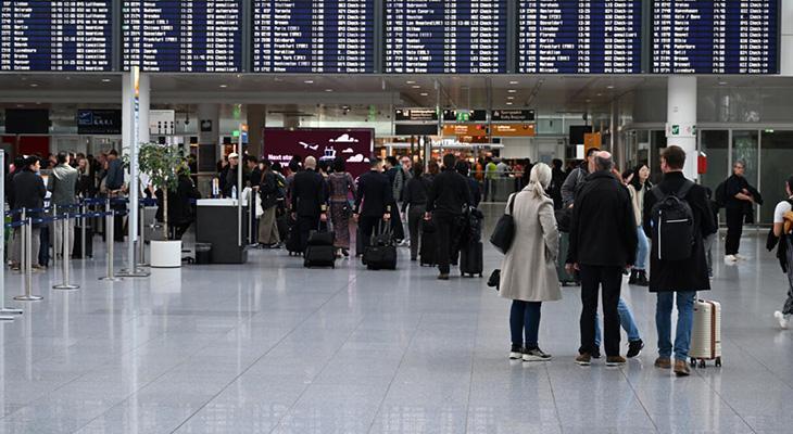 Münih Havalimanı’nda ikinci kez dron paniği! Uçuşlar iptal edildi, 6 bin 500 yolcu mahsur kaldı