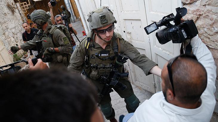 İsrail güçleri, El Halil kentine baskın düzenledi