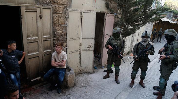 İsrail güçleri, El Halil kentine baskın düzenledi