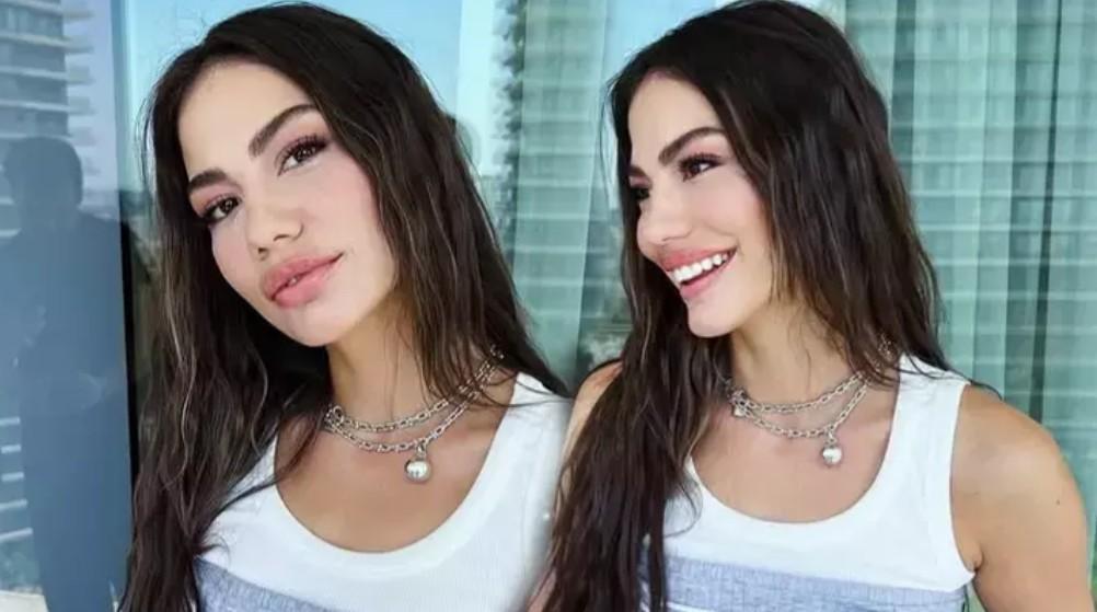 Demet Özdemir’den ayna karşısında poz