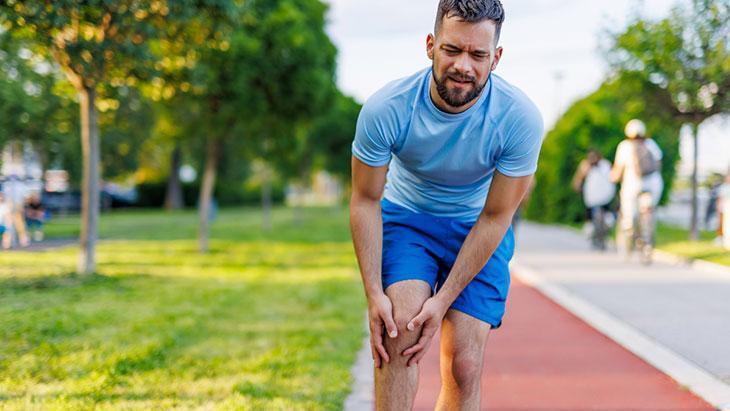Hastalar ilk gün destek yardımıyla yürüyebiliyor