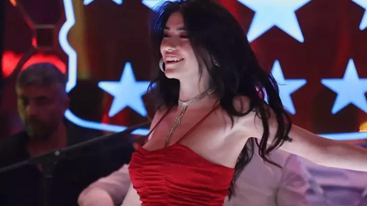 Hazar Ergüçlüden yaza veda paylaşımı Hazar Ergüçlüden yaza veda paylaşımı