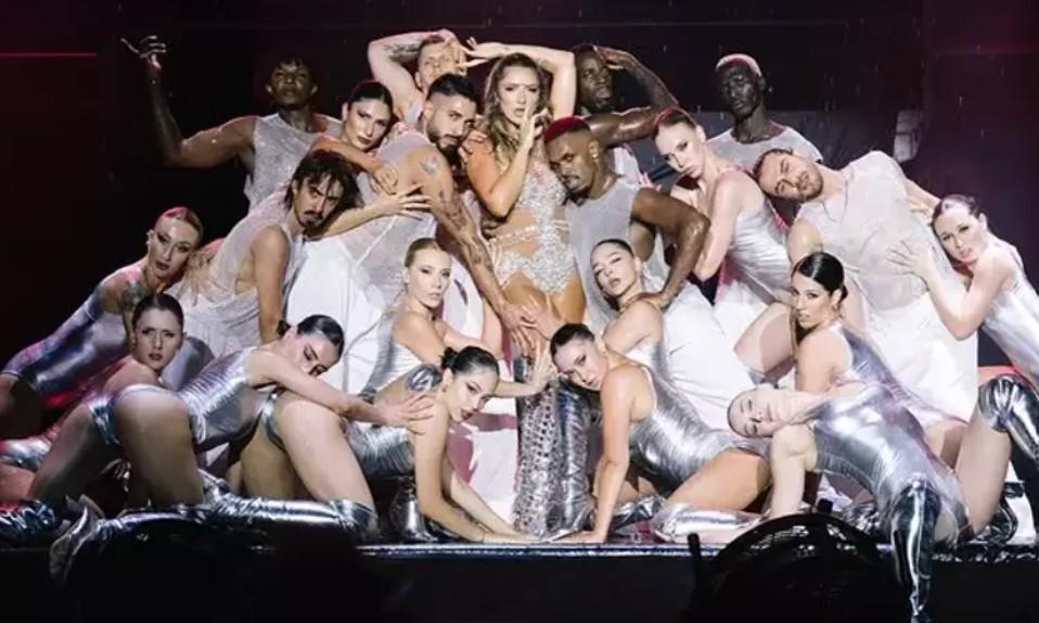 Hadiseyi görenler şaştı kaldı Konser kombini dikkat çekti