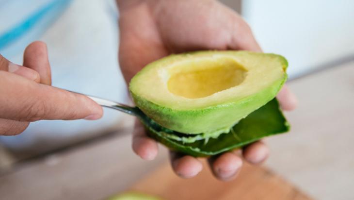 3 malzemeli nem bombası Yazın yıpranan saçlara yoğun bakım yapıyor, bir numara