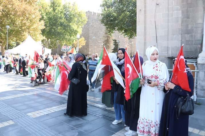 Filistin için el ele: ‘Gazze’nin sessiz çığlığına sesiz’