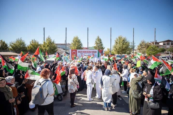 Filistin için el ele: ‘Gazze’nin sessiz çığlığına sesiz’