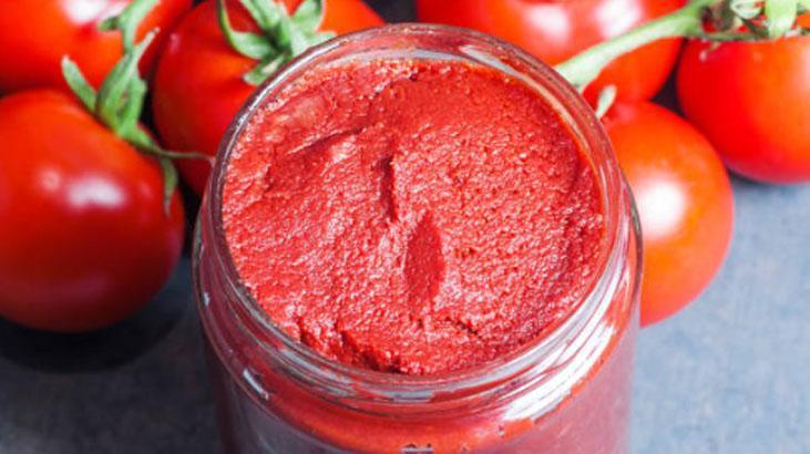 Dibini sıyırdıkça lezzeti katlanıyor Ustaların salça tüyosu, böyle karıştırmak şartmış