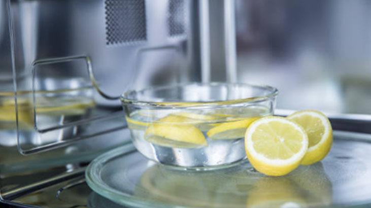 Katran bağlamış fırını tertemiz yapıyor Yarım limonla ilk günkü gibi, 10 dakikada pırıl pırıl Katran bağlamış fırını tertemiz yapıyor Yarım limonla ilk günkü gibi, 10 dakikada pırıl pırıl