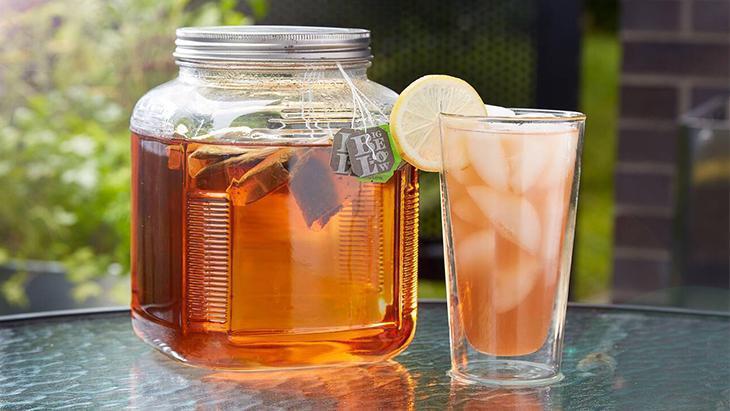 Çay ocakta değil güneşte demleniyor Pencere kenarı yöntemi: Tadı bir başka olacak