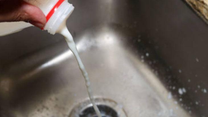 Farkında olmadan yapılıyor, gidere süt döken yandı Meğer boruları mahvediyormuş Farkında olmadan yapılıyor, gidere süt döken yandı Meğer boruları mahvediyormuş