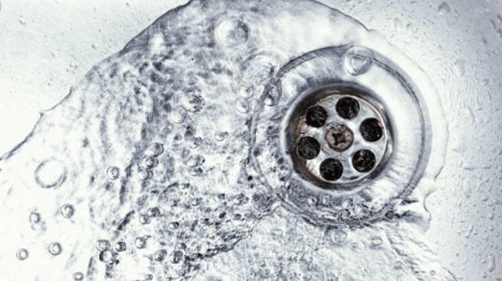 Farkında olmadan yapılıyor, gidere süt döken yandı Meğer boruları mahvediyormuş Farkında olmadan yapılıyor, gidere süt döken yandı Meğer boruları mahvediyormuş