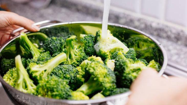 Pişerken yayılan brokoli kokusuna son Tadı değişmiyor, gereken şey 1 dilim ekmek