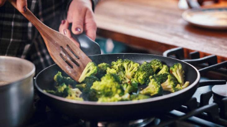 Pişerken yayılan brokoli kokusuna son Tadı değişmiyor, gereken şey 1 dilim ekmek