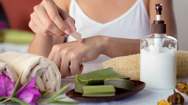 Evde spa etkisi Aloe verayı böyle karıştırınca nem bombası oluyor, mis gibi kokun Evde spa etkisi Aloe verayı böyle karıştırınca nem bombası oluyor, mis gibi kokun