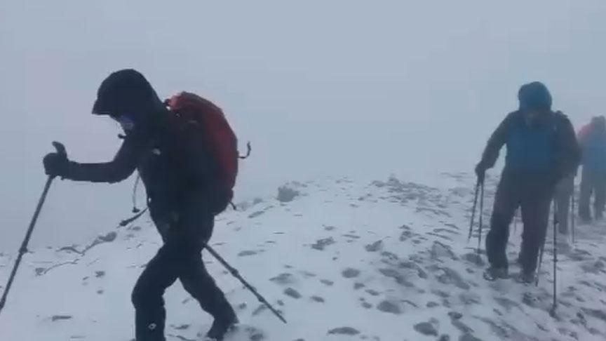 ULUDAĞIN ZİRVESİ BEYAZA BÜRÜNDÜ ULUDAĞIN ZİRVESİ BEYAZA BÜRÜNDÜ