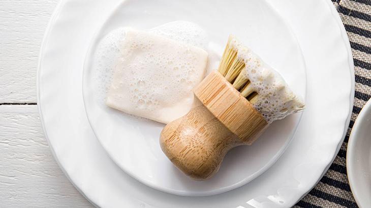 Markettekinden hiçbir farkı yok Bulaşıkları cam gibi parlatıyor, birkaç damla yeterli Markettekinden hiçbir farkı yok Bulaşıkları cam gibi parlatıyor, birkaç damla yeterli